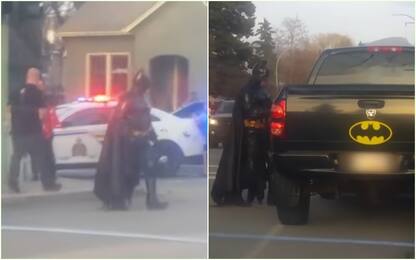 Travestito da Batman su scena del crimine: allontanato dalla polizia