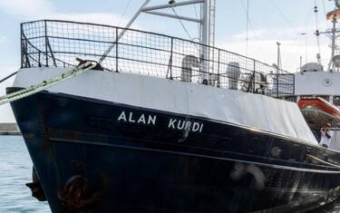 Migranti, fermo amministrativo per la Alan Kurdi ormeggiata a Palermo