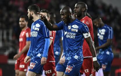 Razzismo nel calcio, insulti a Gouano: interrotta Digione-Amiens