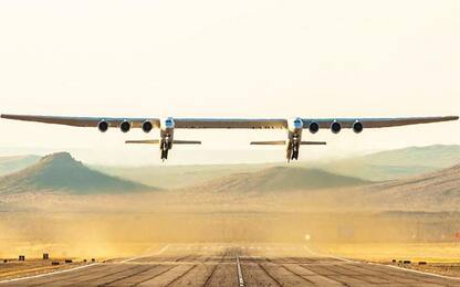 Usa, primo test in volo per l'aereo più grande del mondo. VIDEO