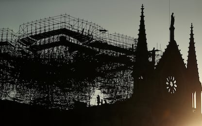 Incendio Notre-Dame, vigili del fuoco ancora al lavoro