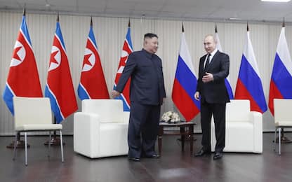 Vertice Kim-Putin, stretta di mano e sorrisi a Vladivostok