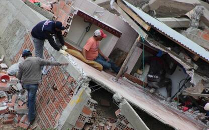 Frana in Bolivia, case crollate e famiglie sfollate a La Paz VIDEO