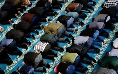 Islam, inizia il Ramadan per 1,8 miliardi di fedeli musulmani