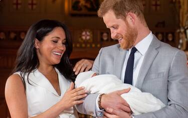 Royal baby, Bbc licenzia conduttore dopo tweet con foto di una scimmia