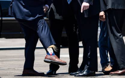 I calzini con Trump del governatore della Louisiana