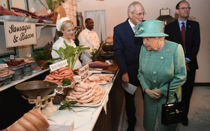 Regina Elisabetta, visita per i 150 anni di Sainsbury's 