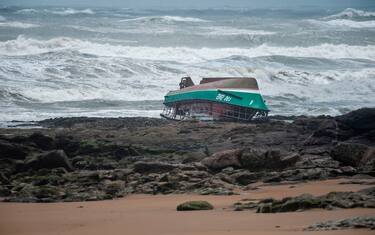 Francia, tempesta Miguel si abbatte sul Paese: 3 morti. FOTO