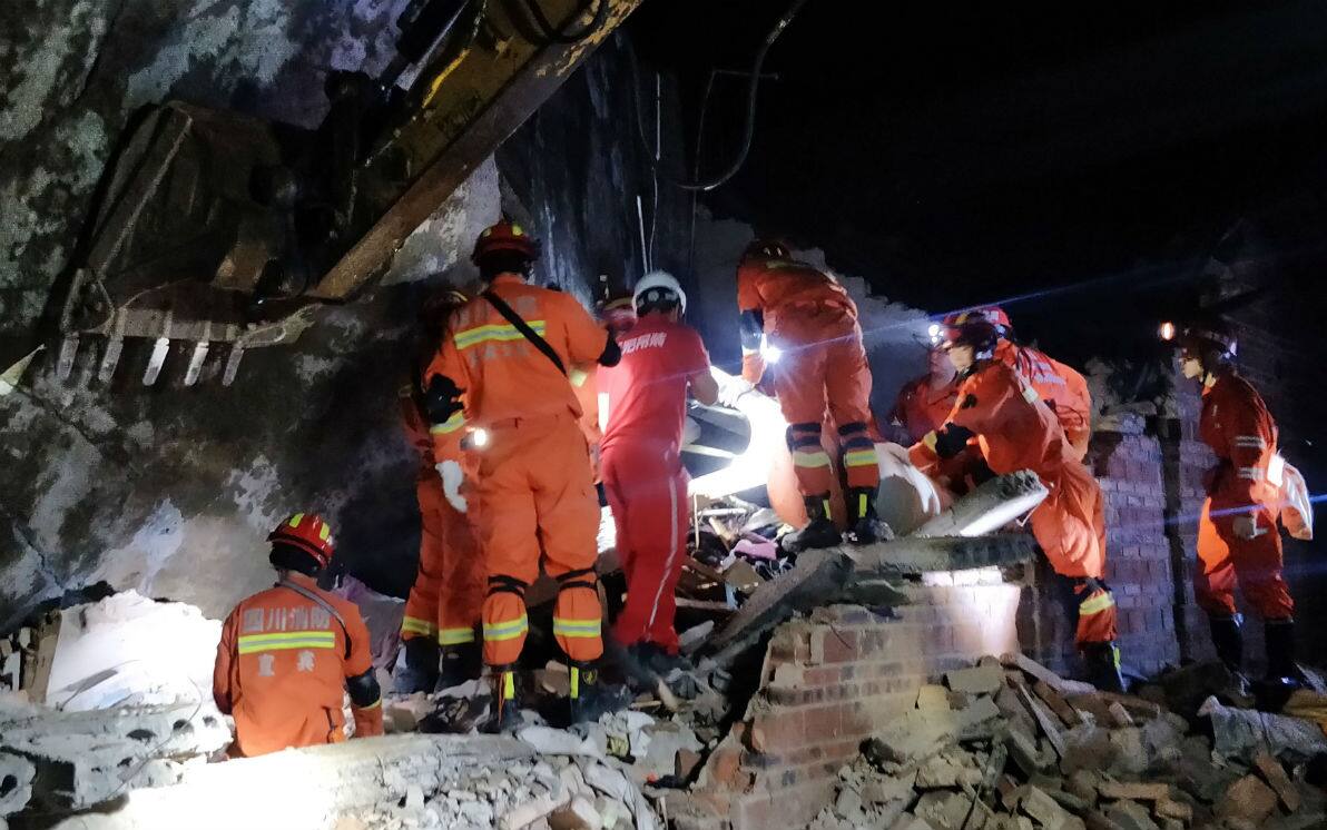 Terremoto in Cina, violenta scossa di magnitudo 6.6 a Sichuan Sky TG24