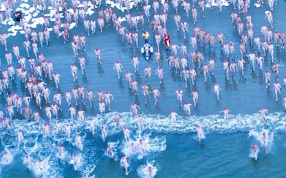 Australia, nudi nel fiume per il solstizio d'inverno. FOTO