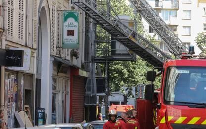 Parigi, incendio in un palazzo in pieno centro: 3 morti e 28 feriti