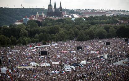 Praga, proteste contro premier: “250mila in piazza”. FOTO