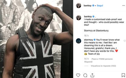 Banksy realizza gilet anti-pugnale con Union Jack per Stormzy