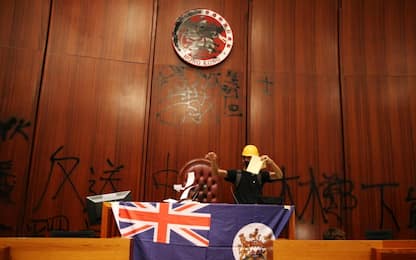 Hong Kong, scatta il primo arresto per l'occupazione del Parlamento