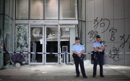 Hong Kong, Pechino condanna proteste. Parlamento chiude 2 settimane