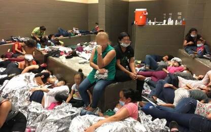 Migranti rinchiusi al confine Messico-Usa, le foto shock