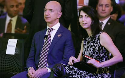 Jeff Bezos, ufficiale divorzio dalla moglie: accordo da 38 miliardi