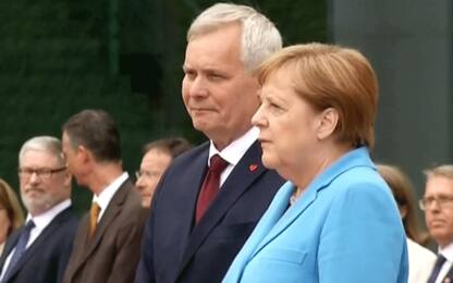 Germania, Merkel trema di nuovo: "Sto bene, non preoccupatevi"