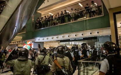 Hong Kong, scontri tra manifestanti e polizia. FOTO
