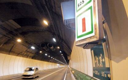 Tunnel del Monte Bianco, fumo da un bus: 67 evacuati