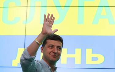 Ucraina, exit poll: vince il partito del presidente Zelensky al 44%