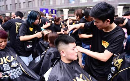 Cina, 1.400 parrucchieri insieme per Guinness World Record