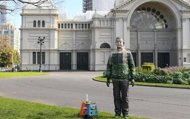 Liu Bolin, nuova fotografia mimetica in Australia. GALLERY