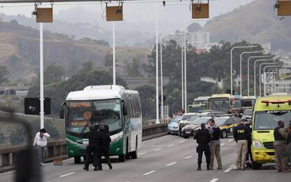 Brasile, 18 ostaggi su un bus a Rio de Janeiro: ucciso sequestratore