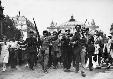 Parigi, 75 anni fa la Liberazione dai nazisti. FOTO
