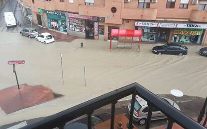Spagna, alluvione a Madrid: strade come torrenti. VIDEO