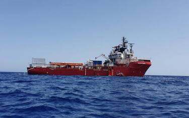 Migranti, Ocean Viking: evacuata a Malta donna incinta al nono mese