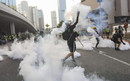 Hong Kong, proteste davanti al consolato della Gran Bretagna