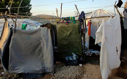 Grecia, migranti appiccano incendio in campo profughi per protesta