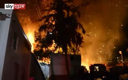 Grecia, incendio in hot spot a Samos: 5mila evacuati. Video