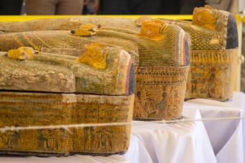 Egitto, trovati trenta sarcofagi in una stanza segreta di Luxor
