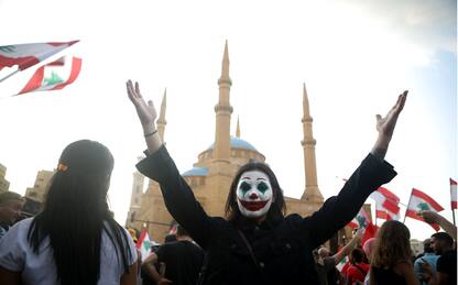 Proteste in Libano, manifestanti in piazza come Joker. FOTO