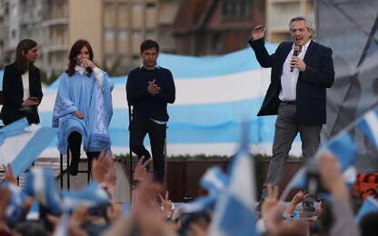 Un'Argentina in piena crisi va al voto: in vantaggio Fernández