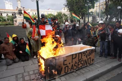 Bolivia, proteste e violenze dopo le dimissioni di Evo Morales