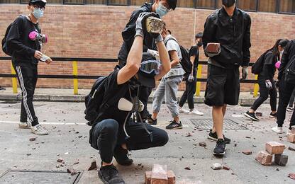 Hong Kong, ancora proteste: muore 70enne colpito da un mattone