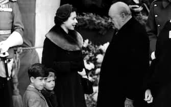 Elisabetta parla con Sir Winston Churchill