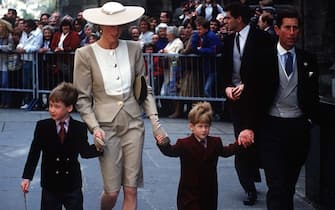 Carlo, Diana e i figli William e Harry