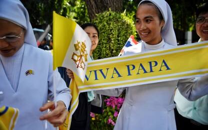 Il Papa in Thailandia: "Bene conoscere culture lontane da Occidente"