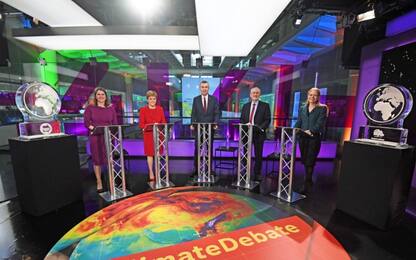 Johnson e Farage sostituiti da statue ghiaccio a dibattito tv. VIDEO 
