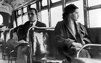 La storia di Rosa Parks e la ribellione alla segregazione razziale