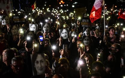 Omicidio Caruana Galizia, manifestanti bloccano Muscat in Parlamento