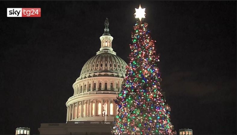 Albero Di Natale Washington.Washington Acceso Albero Di Natale Davanti Al Campidoglio Video