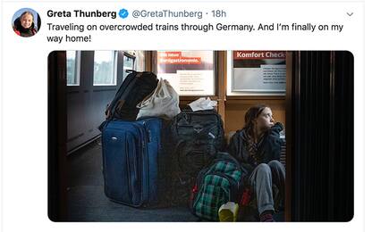 Greta Thunberg torna a casa in treno, polemica con ferrovie tedesche
