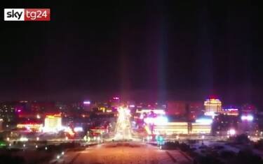 Cina, l'incredibile fenomeno dei pilastri di luce. VIDEO
