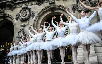 Ballerine dell'Opéra di Parigi contro la riforma delle pensioni: VIDEO