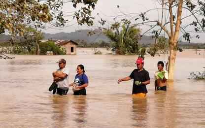 Tifone Filippine, almeno 16 morti e migliaia di evacuati